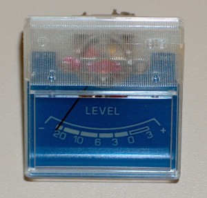 -20 a +3 dB LEVEL METER