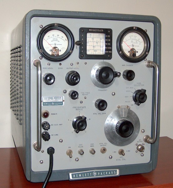 VHF Signal Generator, HEWLETT-PACKARD, Model 608D