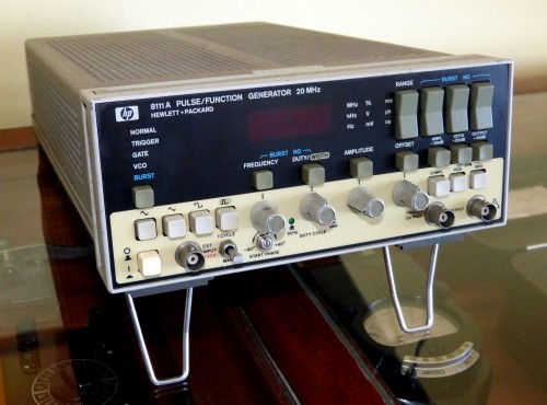 Pulse/Function Generator, HEWLETT & PACKARD, Model 8111 A